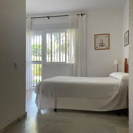 En Con Piscina, Aire Acondicionado Y Wifi * Roche